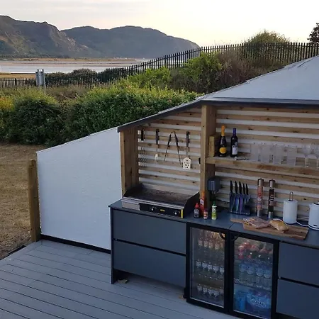 3 Bedroom Deganwy Sea View Beach House Ll31 Exterior photo