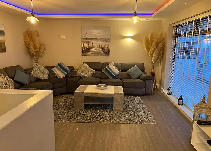 3 Bedroom Deganwy Sea View Beach House Ll31