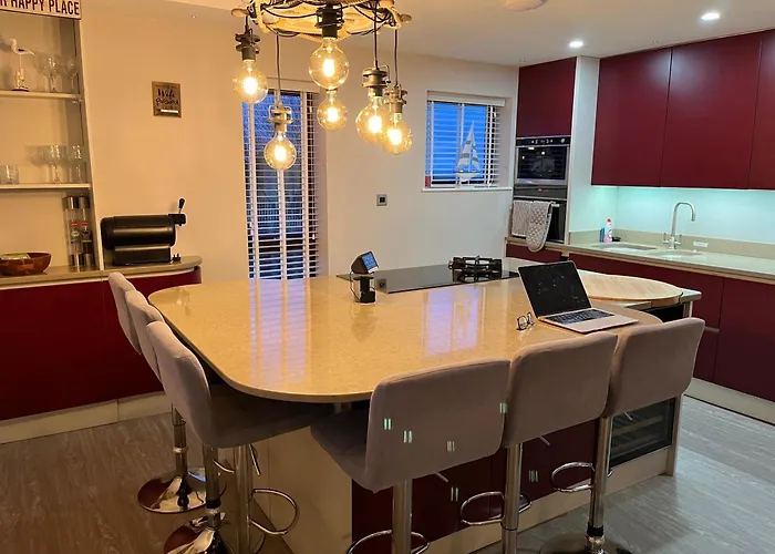 3 Bedroom Deganwy Sea View Beach House Ll31