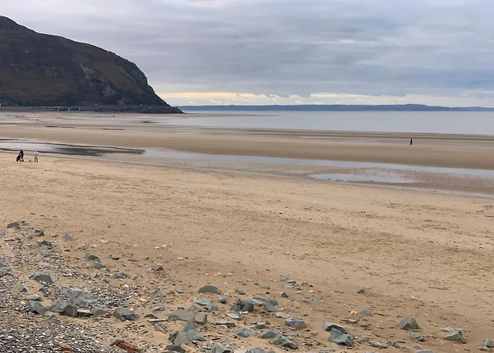 3 Bedroom Deganwy Sea View Beach House Ll31