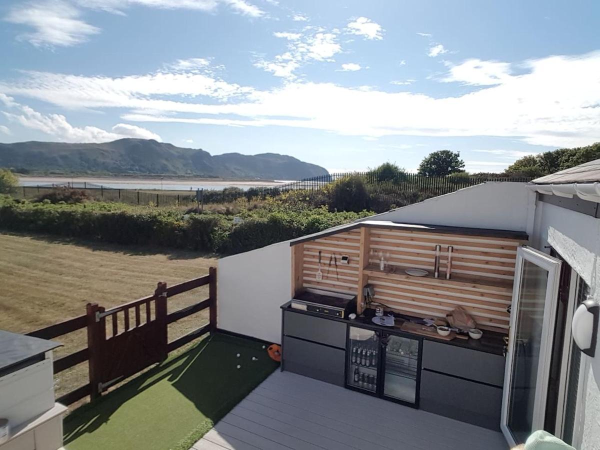 3 Bedroom Sea View House Ll31 Holiday home *