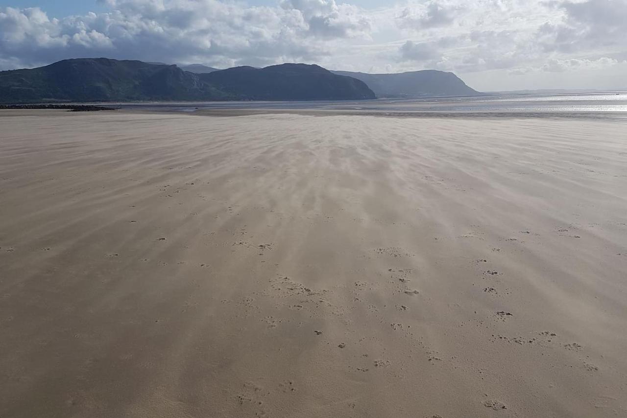 3 Bedroom Sea View House Ll31 Holiday home *