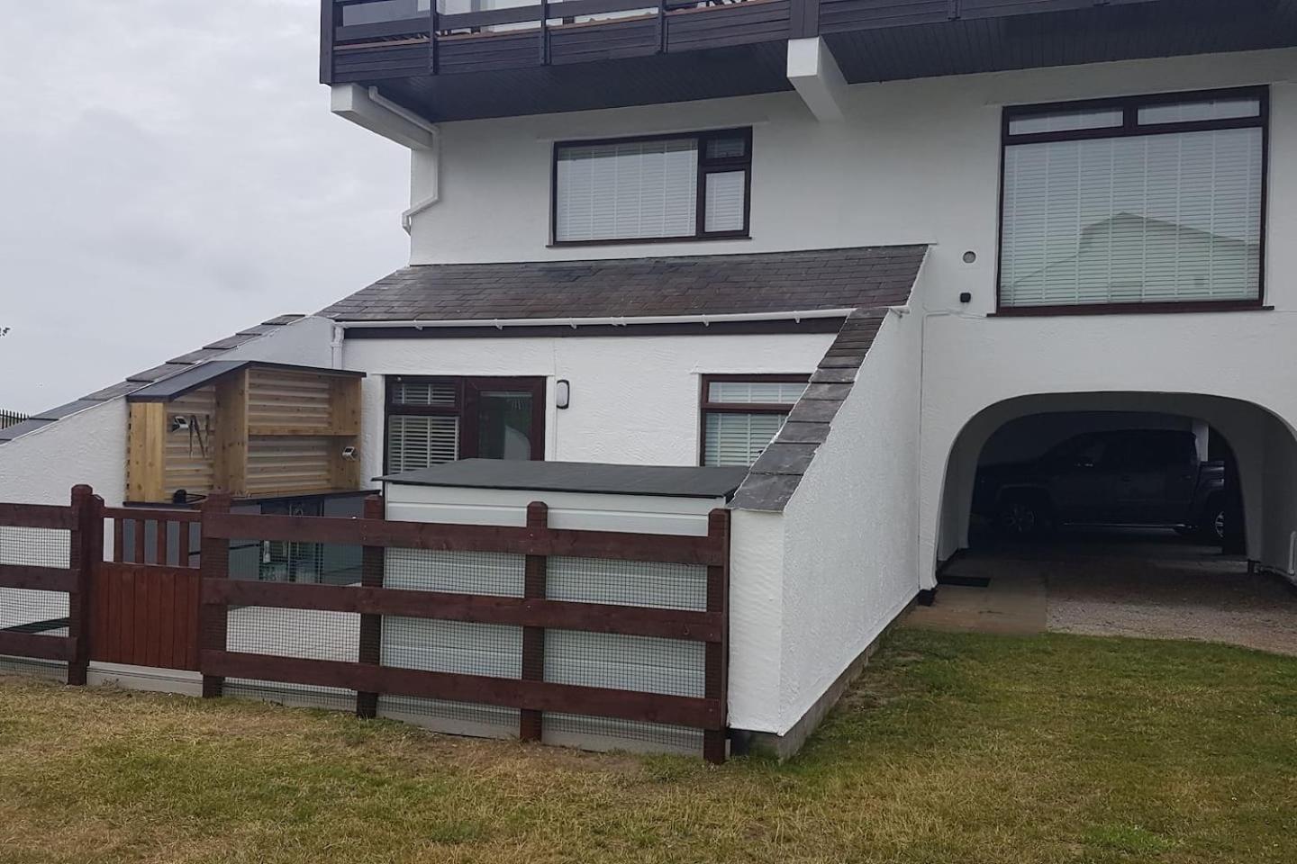 3 Bedroom Sea View House Ll31 Holiday home