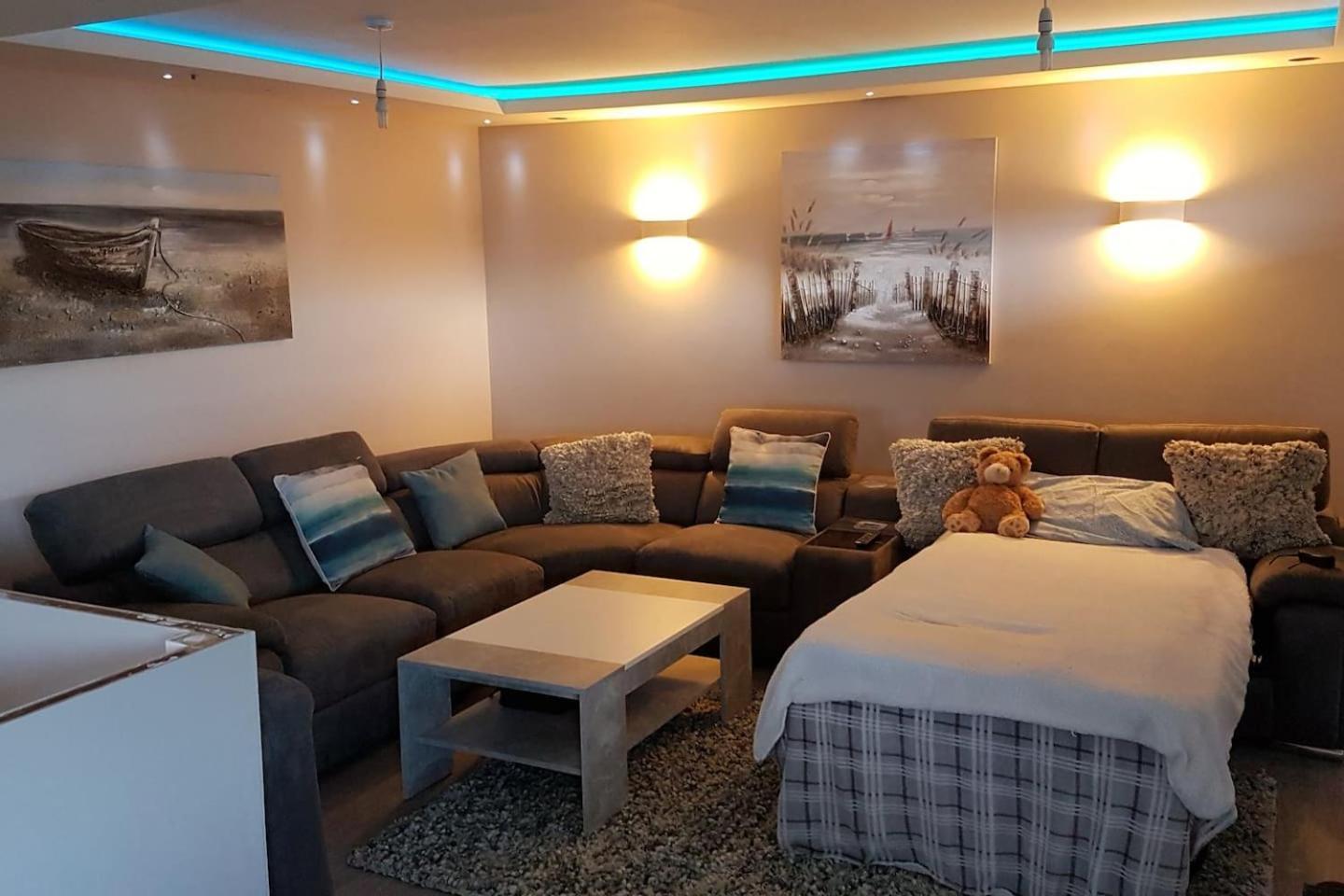3 Bedroom Sea View House Ll31 Holiday home *
