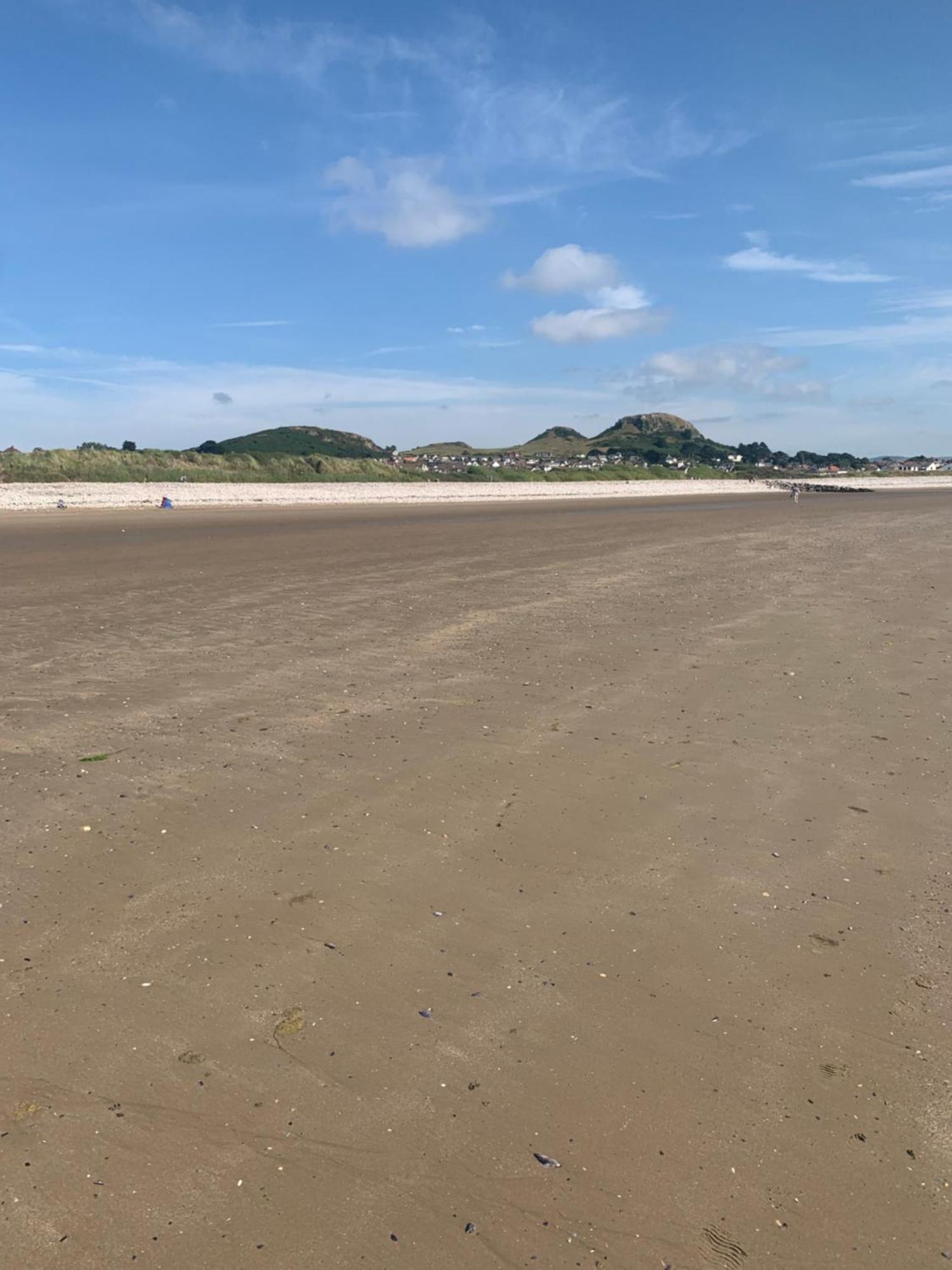 3 Bedroom Sea View House Ll31 Holiday home