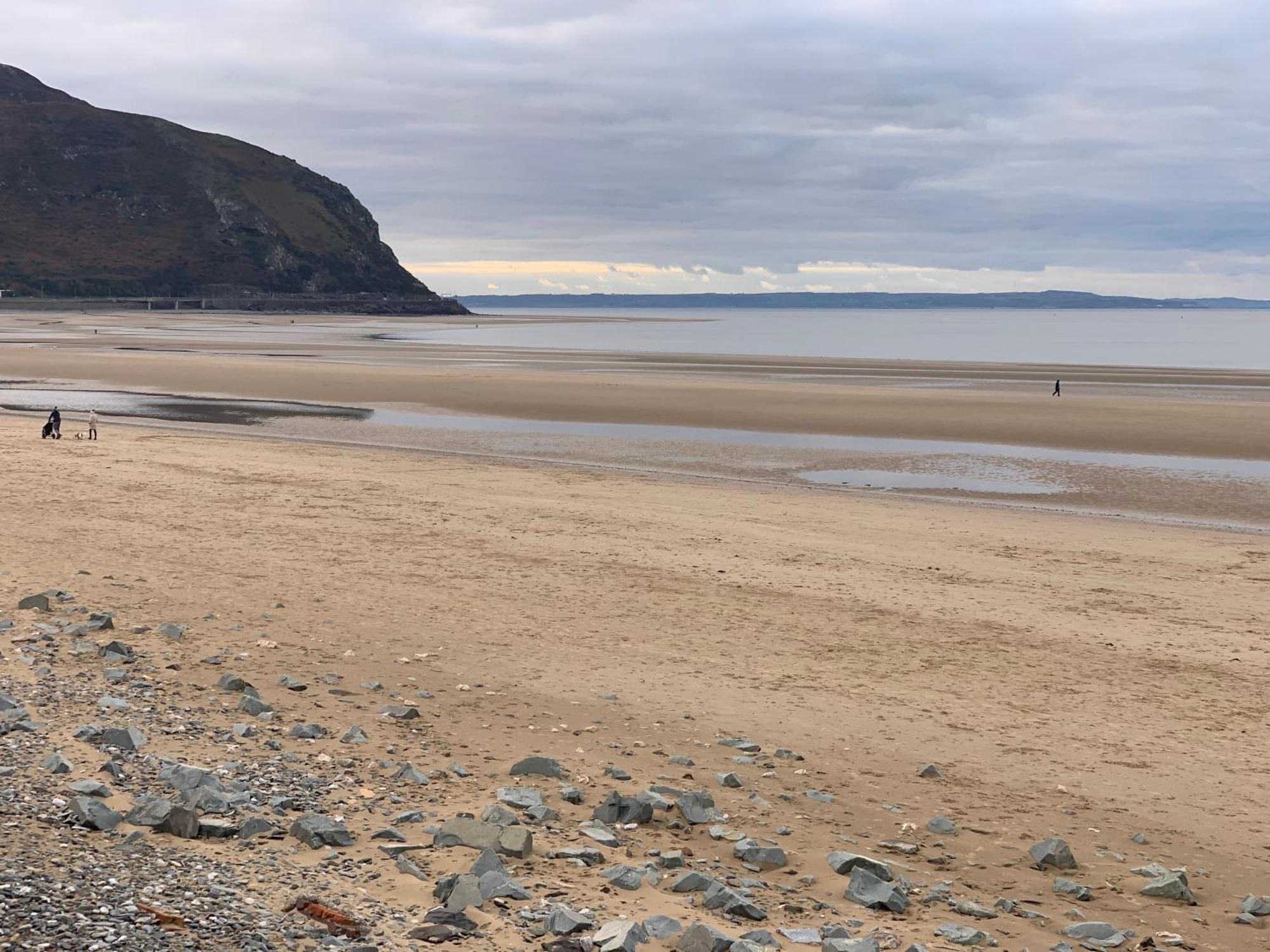 Holiday home 3 Bedroom Sea View House Ll31 *